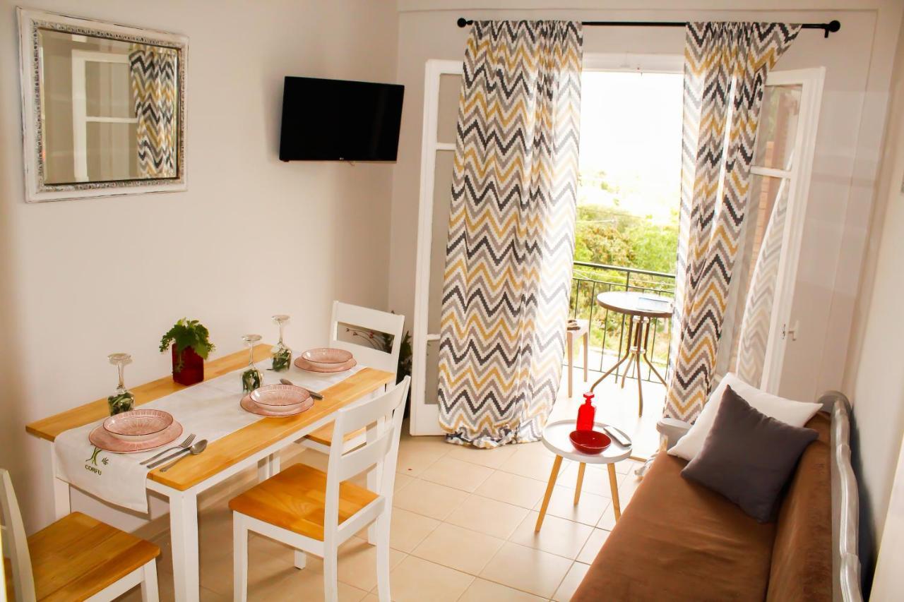 Braziliana Apartments Dassia  Bagian luar foto