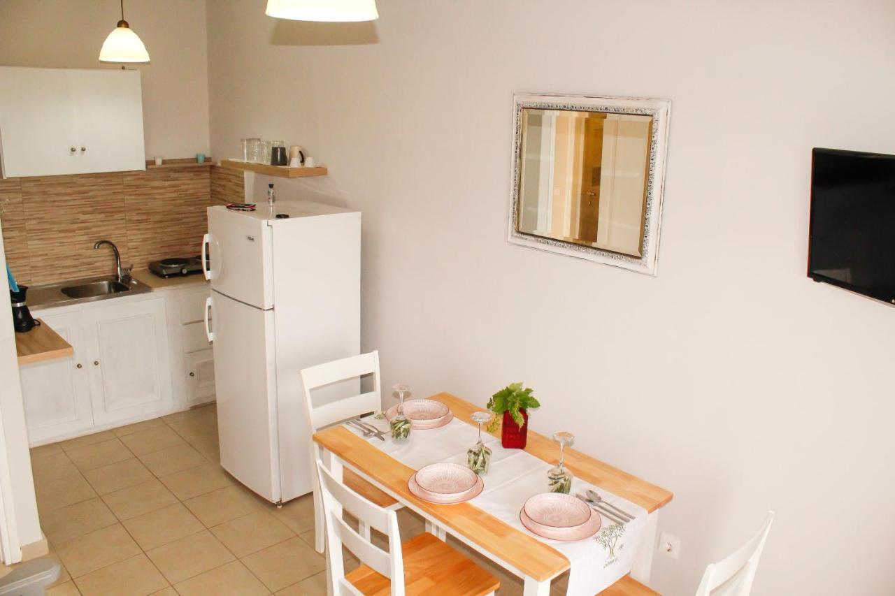Braziliana Apartments Dassia  Bagian luar foto
