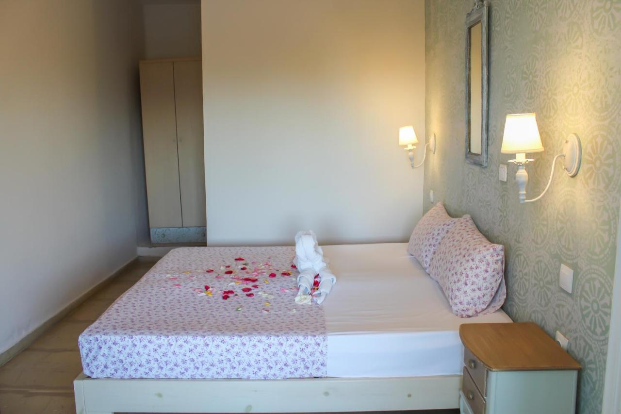 Braziliana Apartments Dassia  Bagian luar foto
