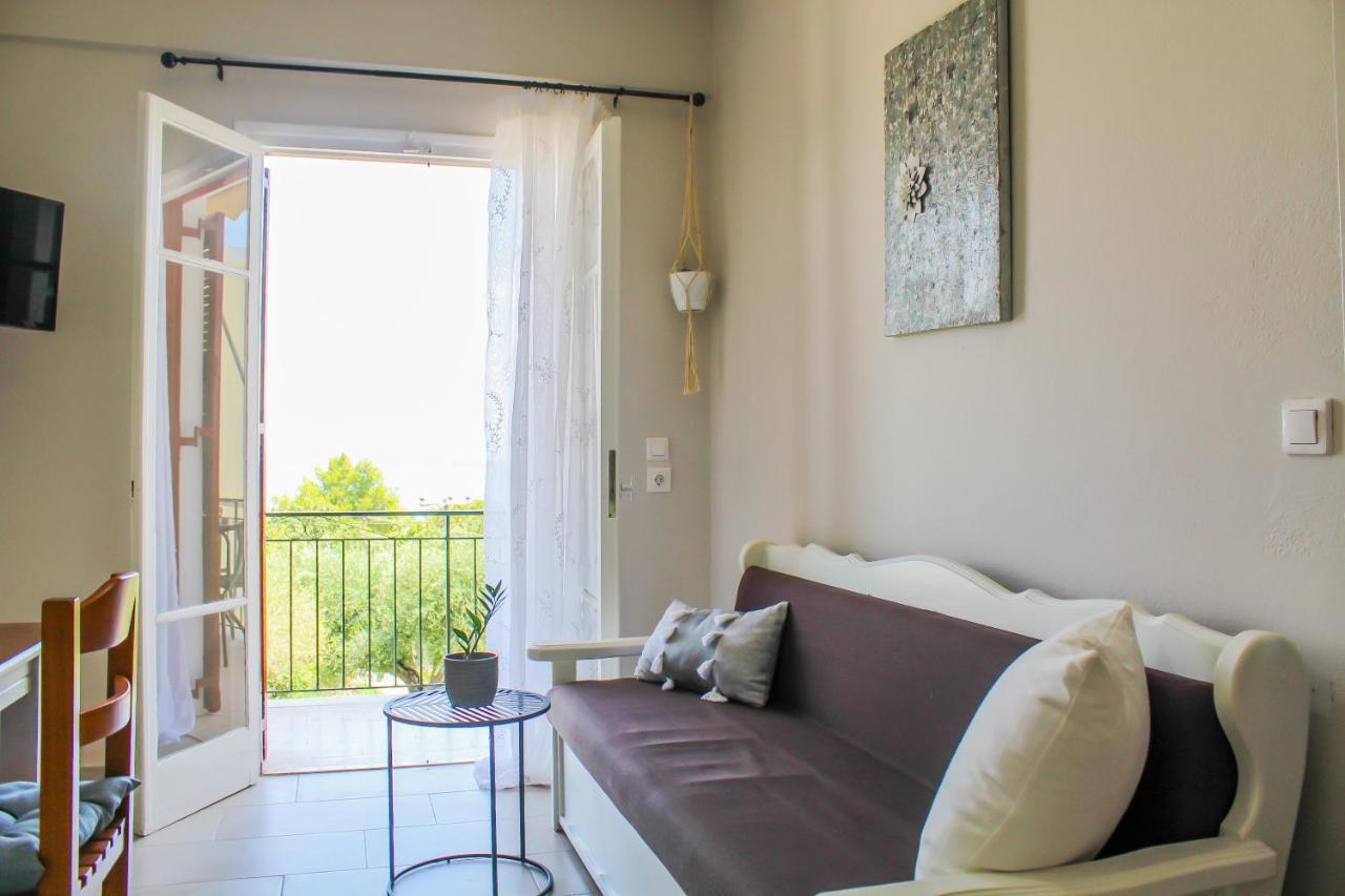 Braziliana Apartments Dassia  Bagian luar foto
