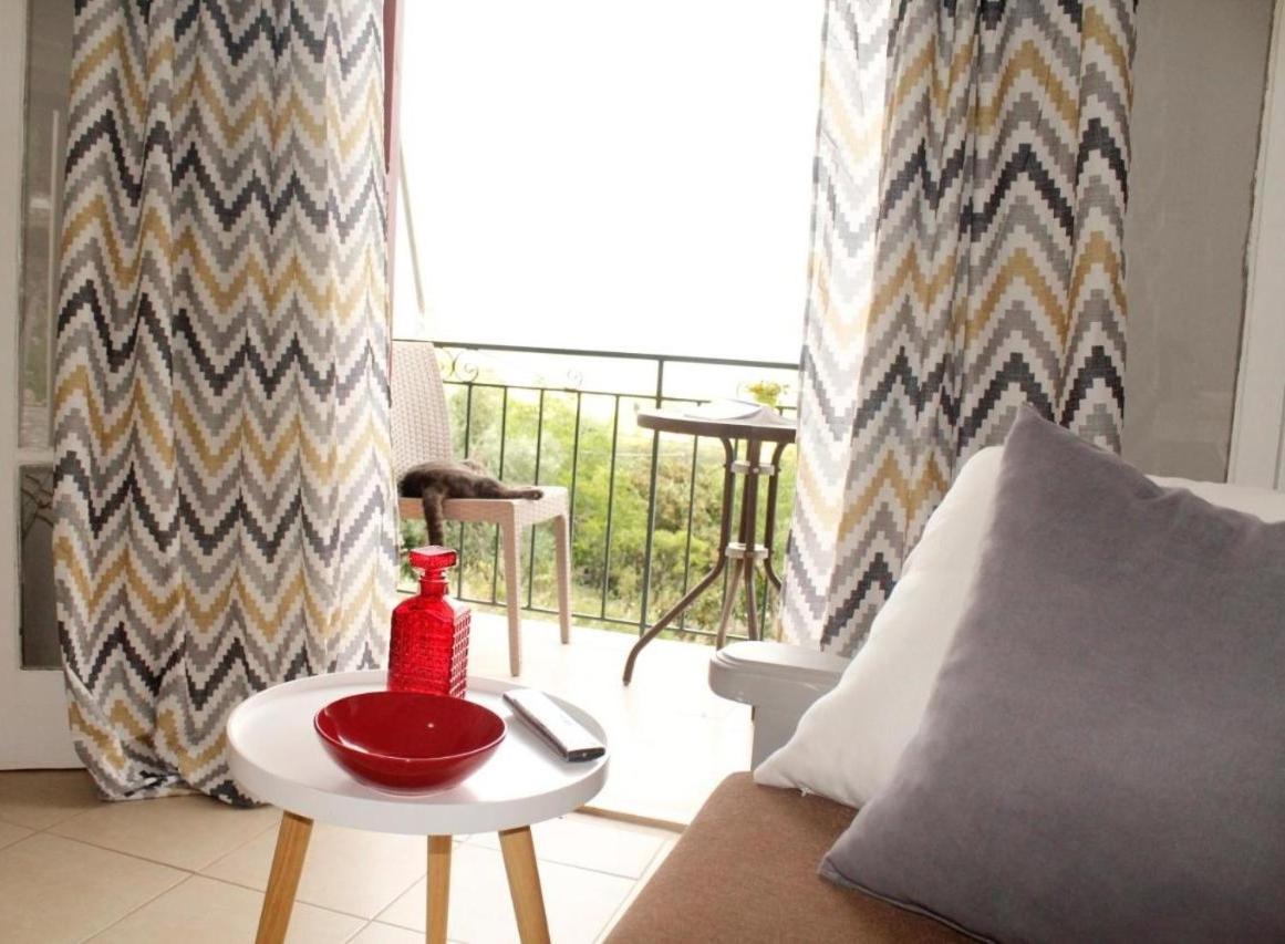 Braziliana Apartments Dassia  Bagian luar foto