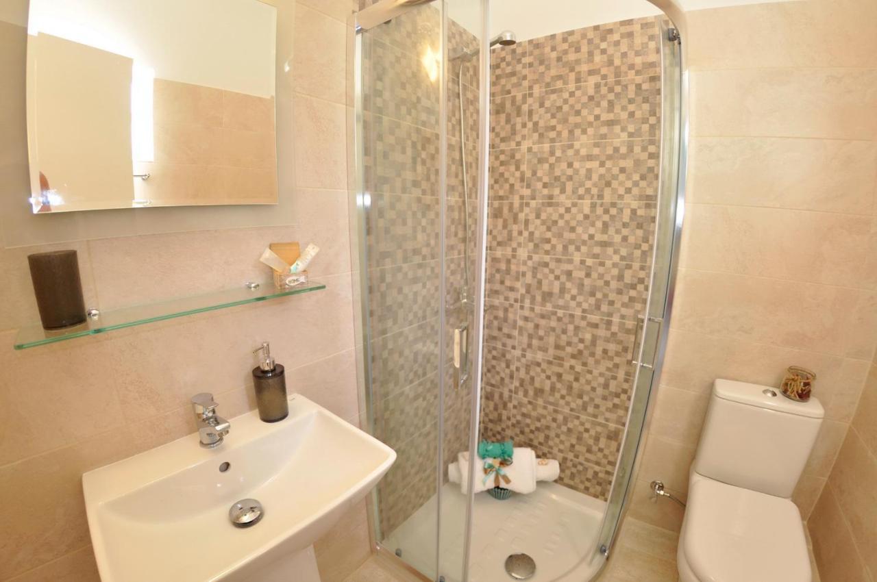 Braziliana Apartments Dassia  Bagian luar foto